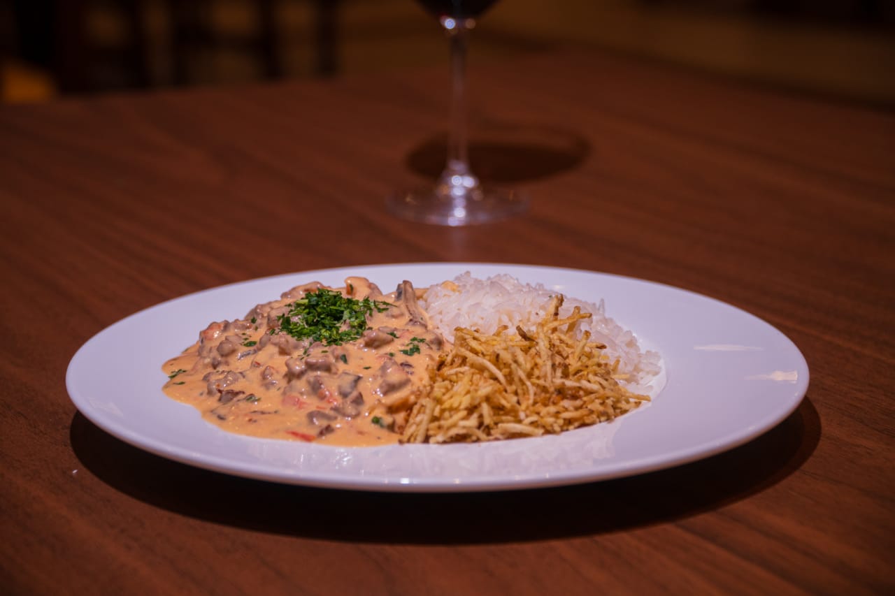 Estrogonofe gourmet: chef ensina receita do prato preferido de boa parte dos brasileiros