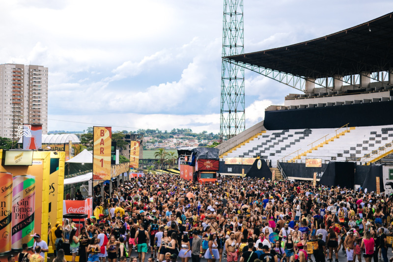Bloco Califórnia anuncia chegada de Schweppes Mixed como patrocinadora oficial