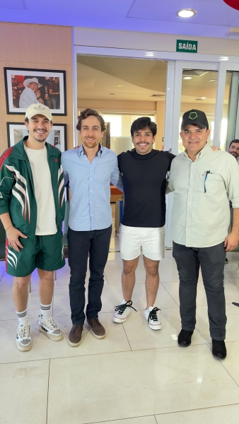 Hugo e Guilherme doam cachê da apresentação na Festa do Peão de Barretos