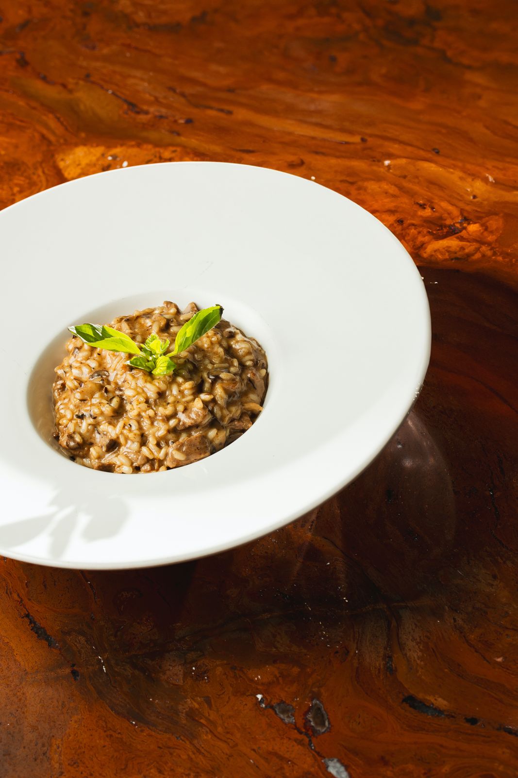 Como preparar um delicioso Risoto de Mignon ao Funghi, segundo o chef Rodrigo Santos do Vin