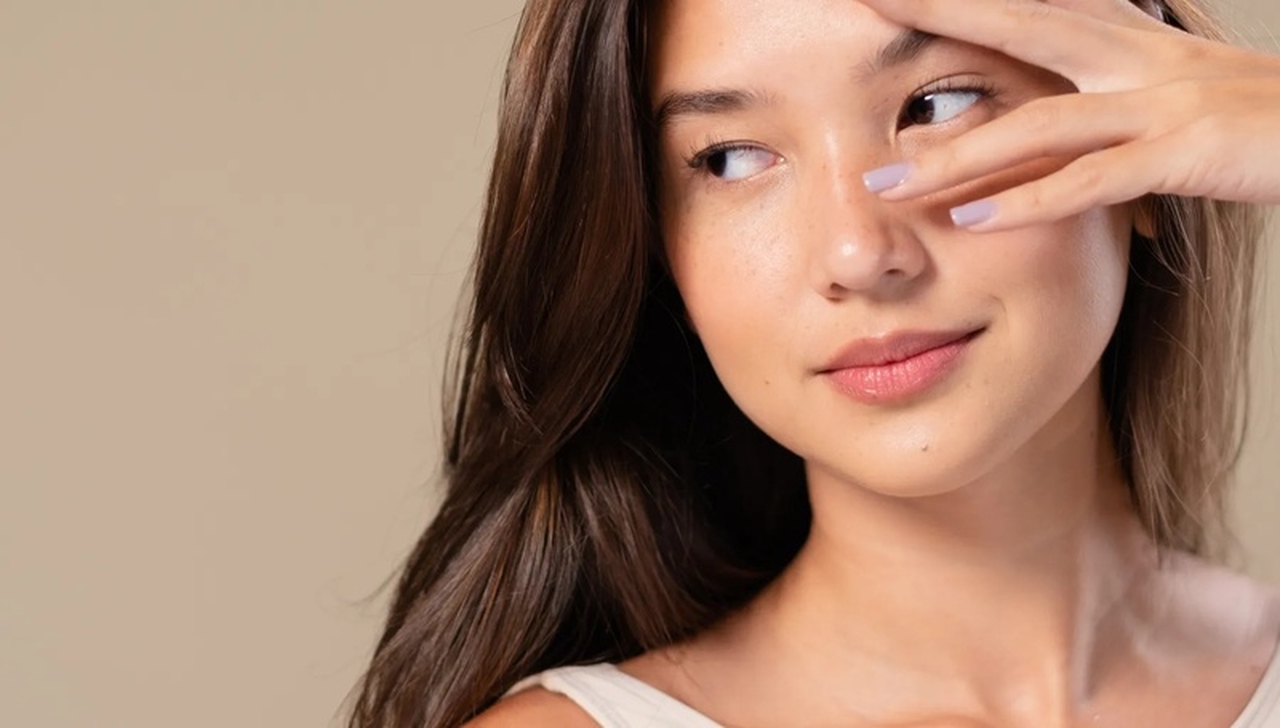 Vitamina C e a Regeneração da Pele: Como Garantir Firmeza, Brilho e Juventude Natural