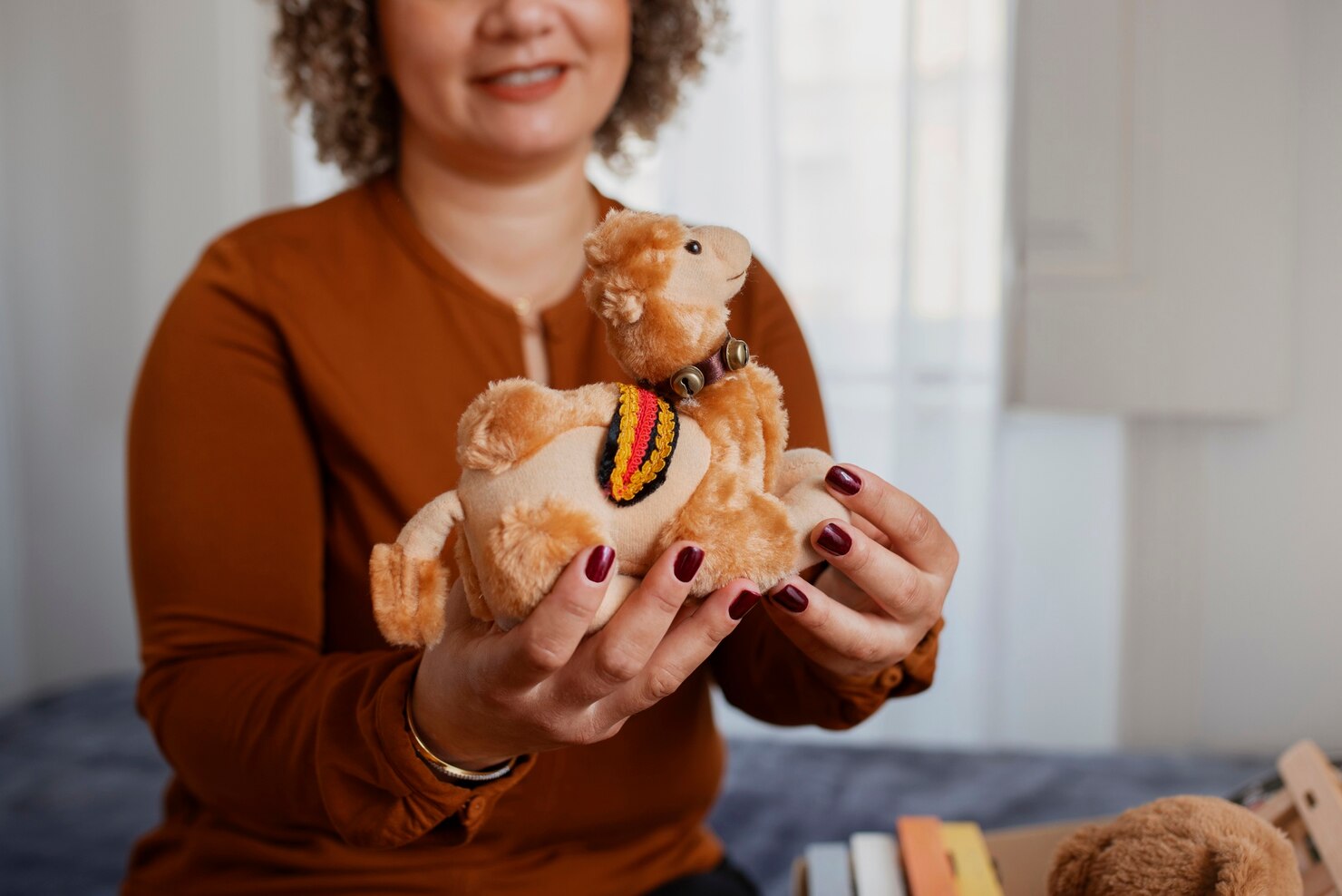 Nostalgia e afeto: por que tantos adultos voltaram a colecionar pelúcias