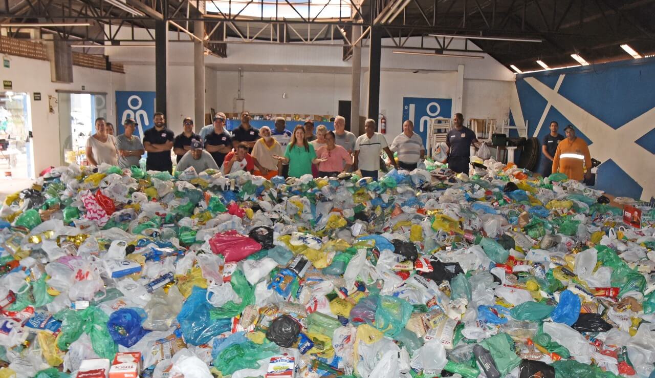 Apresentação de Frei Gilson na Festa do Peão arrecada mais de 30 toneladas de alimentos
